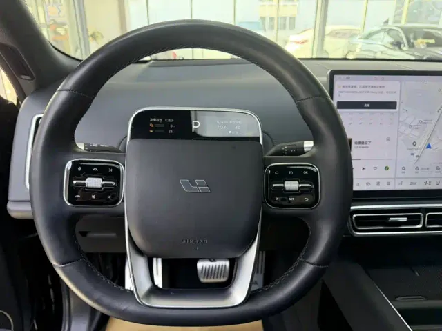 Li Auto L8 — Фото автомобиля 8