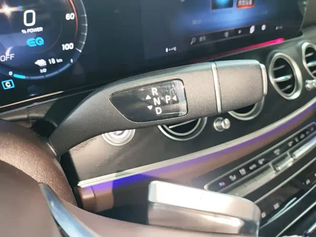 Mercedes-Benz E-Class — Фото автомобиля 13