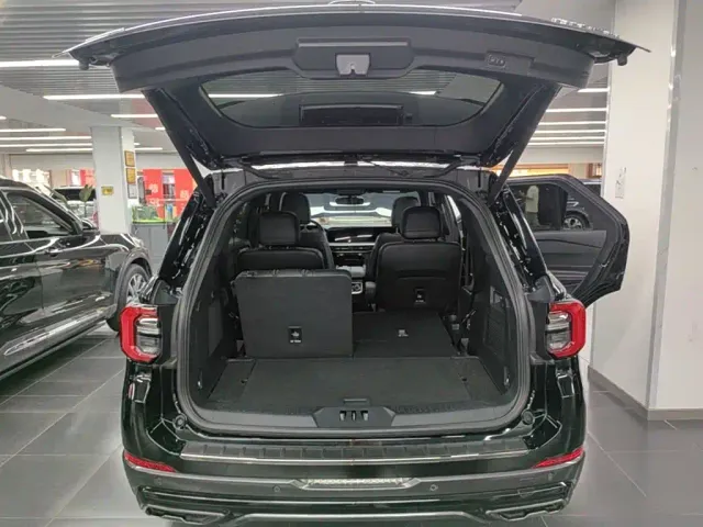 Ford Explorer — Фото автомобиля 18