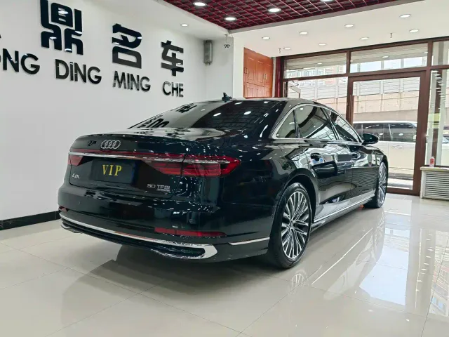 Audi A8 — Фото автомобиля 4
