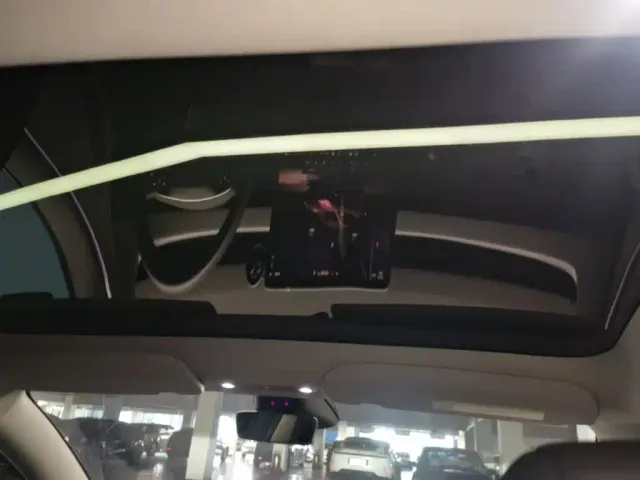 Tesla Model 3 — Фото автомобиля 17