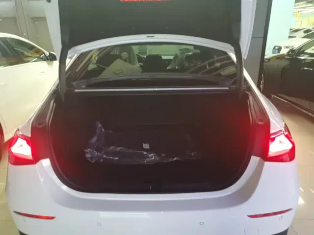 Mercedes-Benz E-Class — Фото автомобиля 18