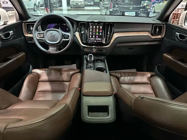 Volvo XC60 — Фото автомобиля 9