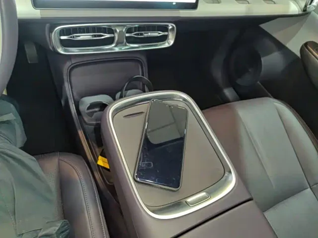 Leapmotor B10 — Фото автомобиля 13