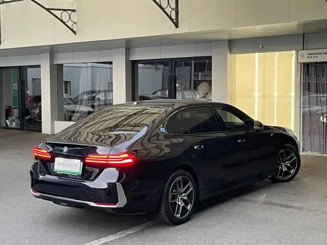 BMW i5 — Фото автомобиля 7