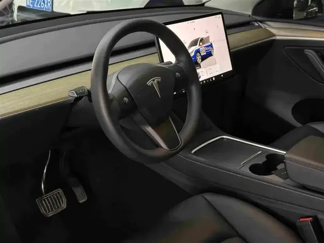 Tesla Model Y — Фото автомобиля 6