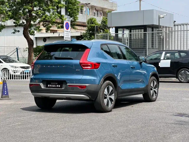 Volvo XC40 — Фото автомобиля 11