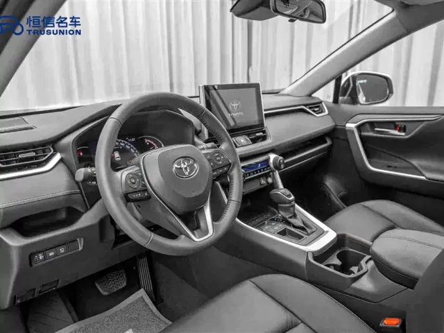 Toyota RAV4 — Фото автомобиля 12