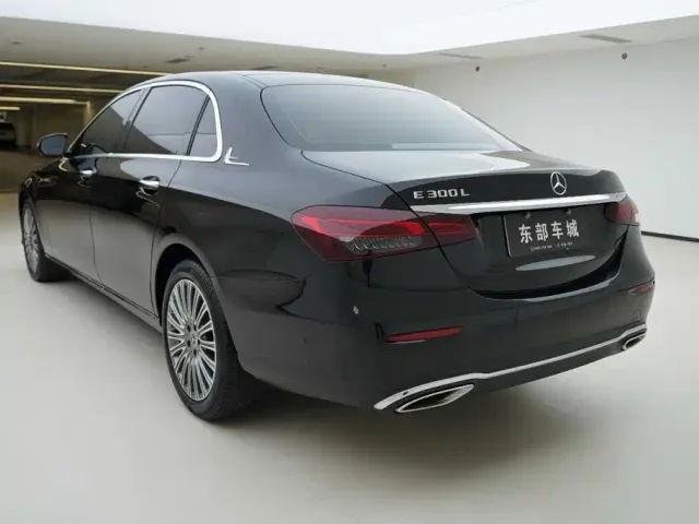 Mercedes-Benz E-Class — Фото автомобиля 4