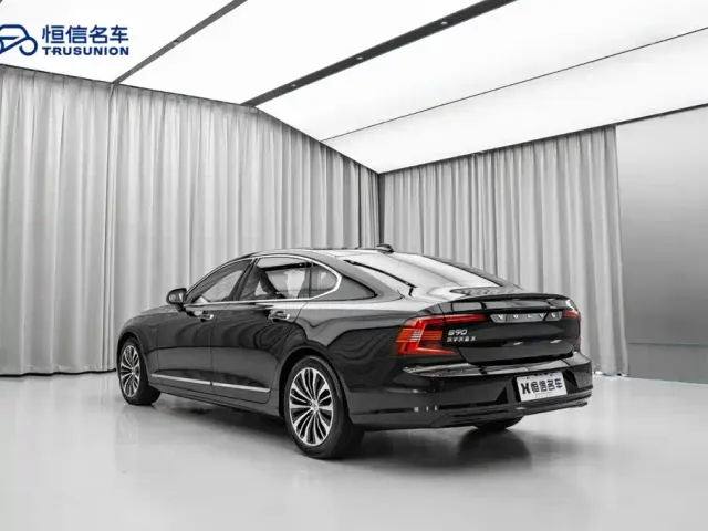Volvo S90 — Фото автомобиля 11