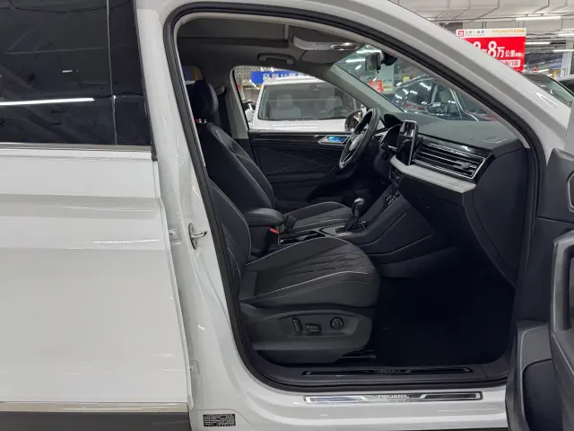 Volkswagen Tiguan L — Фото автомобиля 13