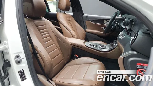 Mercedes-Benz E-Class — Фото автомобиля 16