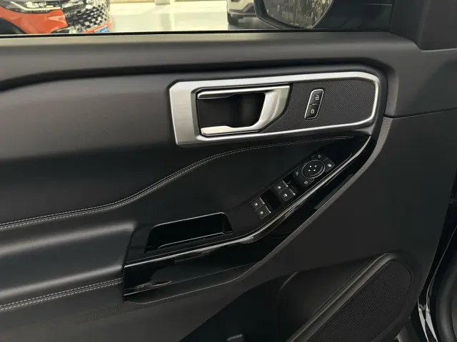 Ford Explorer — Фото автомобиля 7