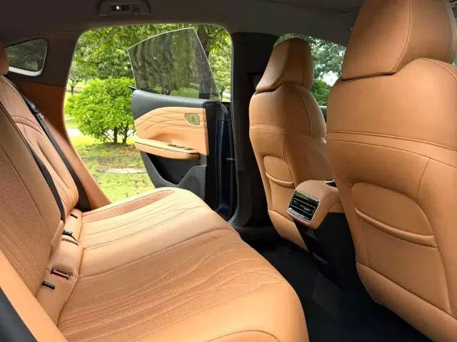 Geely Galaxy Xingyao 8 — Фото автомобиля 5