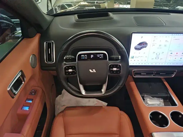Li Auto L9 — Фото автомобиля 10