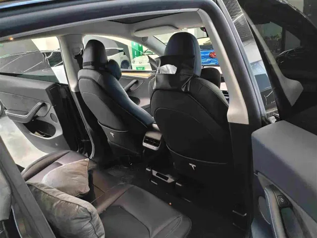 Tesla Model Y — Фото автомобиля 9