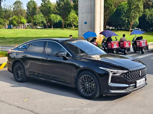 Bestune B70 — Фото автомобиля 3