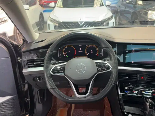 Volkswagen Passat — Фото автомобиля 2