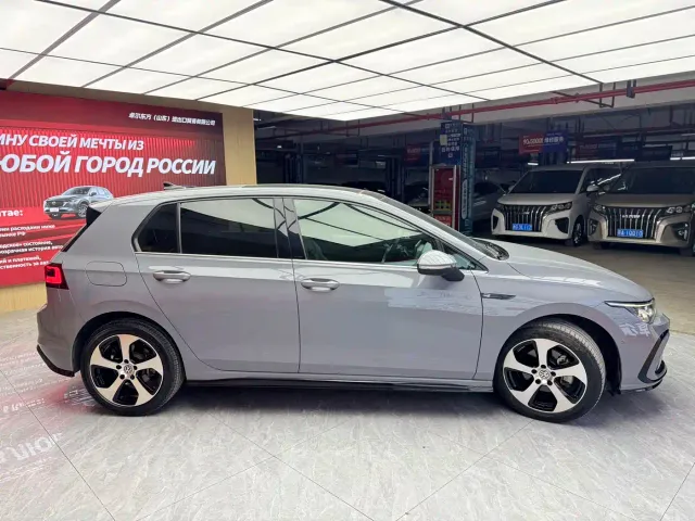 Volkswagen Golf — Фото автомобиля 4