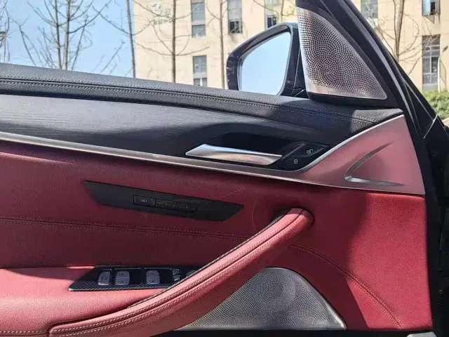 BMW 5 Series — Фото автомобиля 12