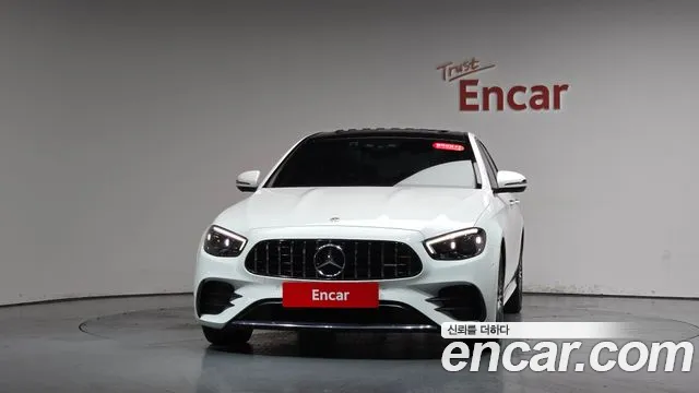 Mercedes-Benz E-Class — Фото автомобиля 3