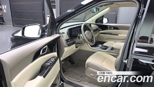 Kia Carnival Generation 4 — Фото автомобиля 10