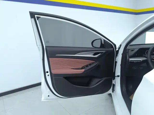 Changan Eado — Фото автомобиля 7