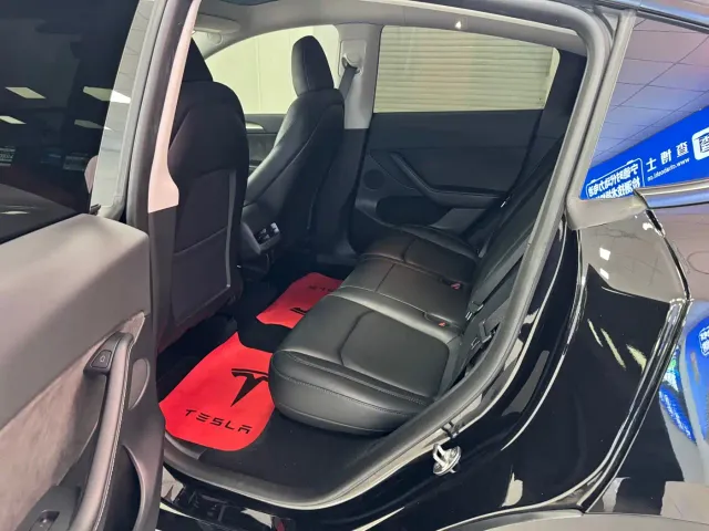 Tesla Model Y — Фото автомобиля 9