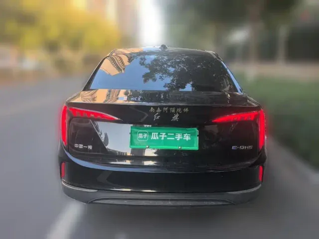 Hongqi E-QM5 — Фото автомобиля 5