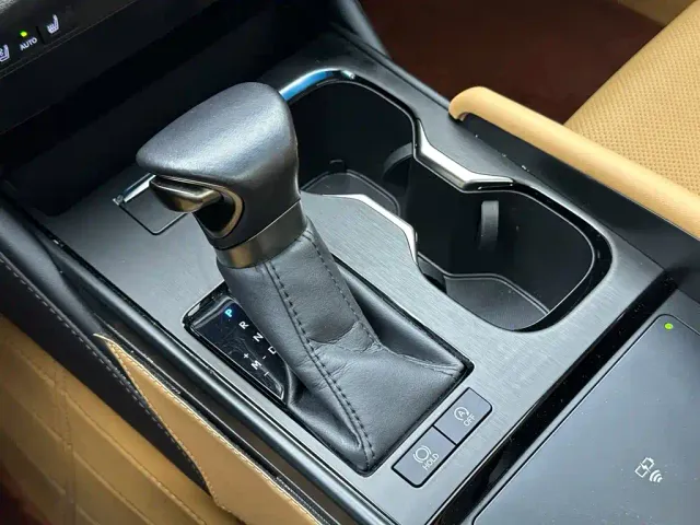 Lexus ES — Фото автомобиля 18