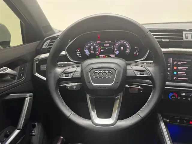 Audi Q3 — Фото автомобиля 10