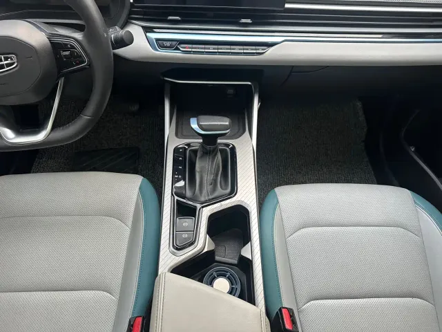 Geely Emgrand — Фото автомобиля 10