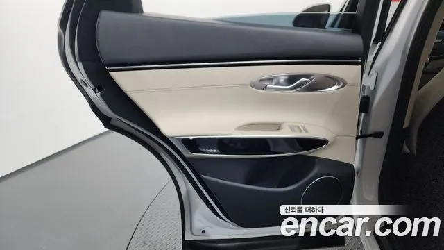 Genesis GV70 2.5T Бензин AWD — Фото автомобиля 25
