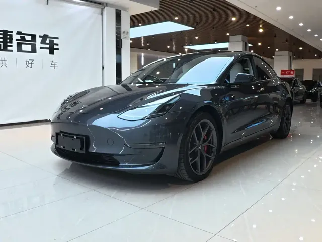 Фотография автомобиля — Tesla Model 3