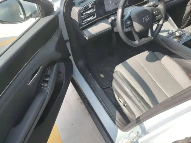BYD Qin L — Фото автомобиля 15