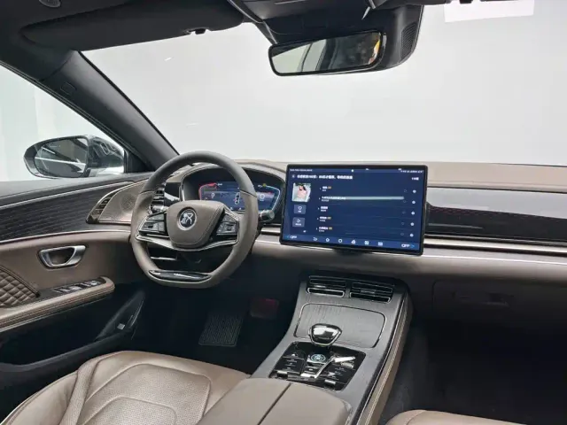 BYD Han 2022 DM-i 121KM Premium Edition — Фото автомобиля 23