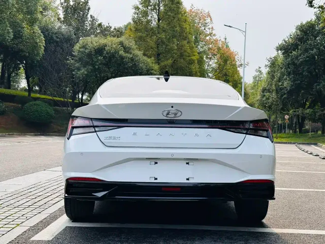 Hyundai Elantra — Фото автомобиля 12