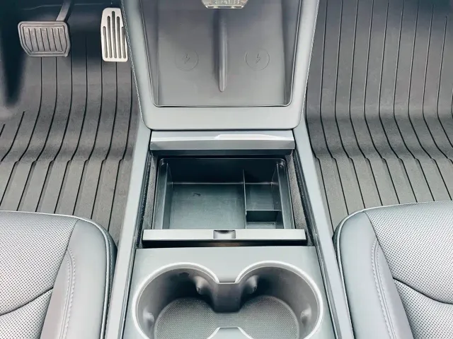 Tesla Model 3 — Фото автомобиля 25
