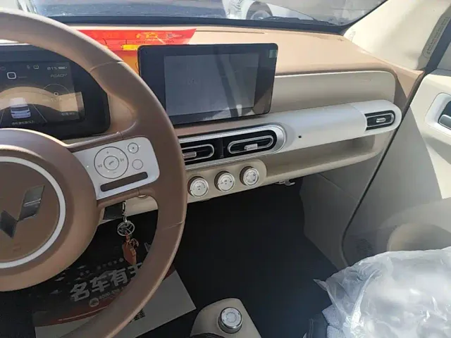 Wuling Hongguang Mini EV — Фото автомобиля 12