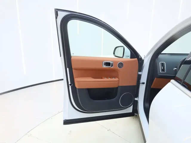 Li Auto L6 — Фото автомобиля 11