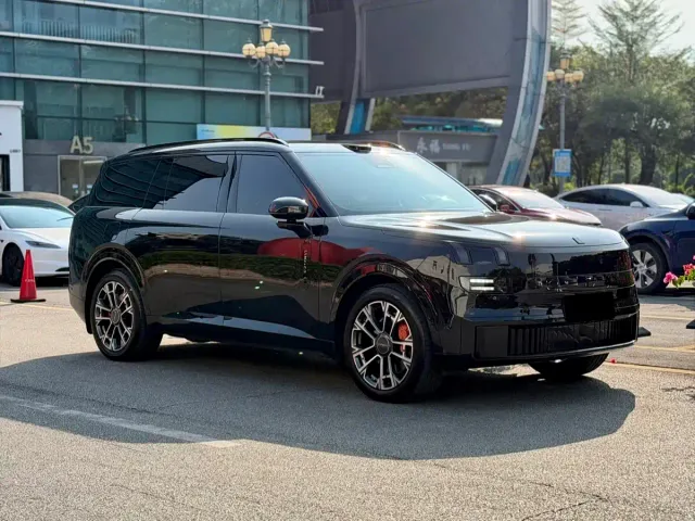 Lynk & Co 900 — Фото автомобиля 9