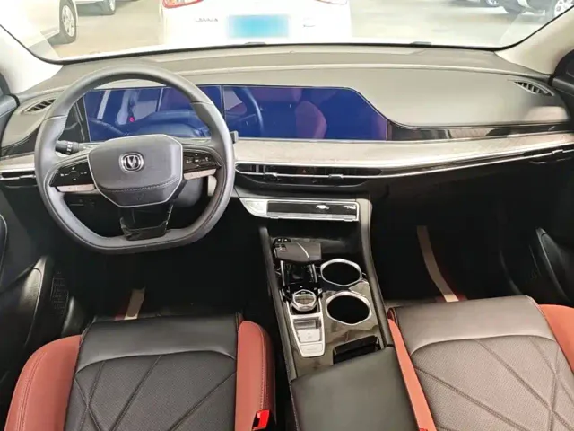Changan Eado — Фото автомобиля 9