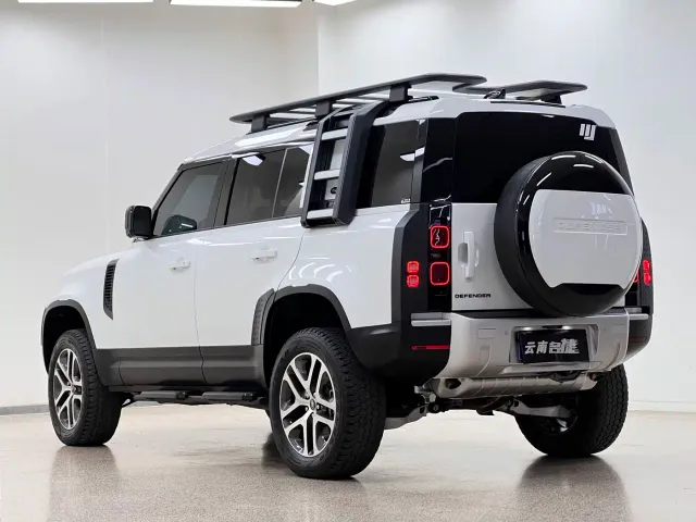 Land Rover Defender — Фото автомобиля 5