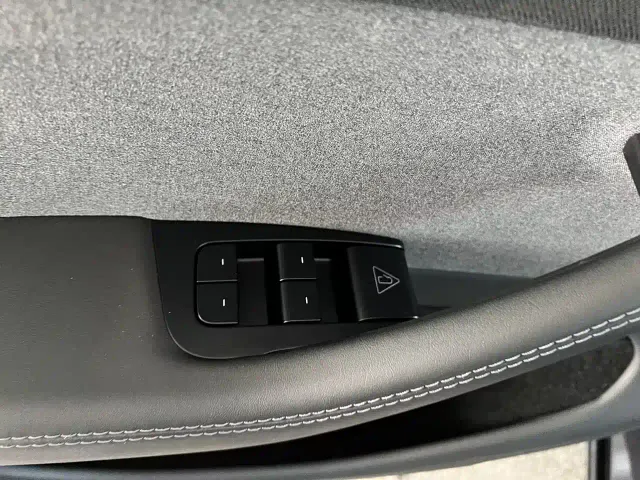 Tesla Model Y — Фото автомобиля 26