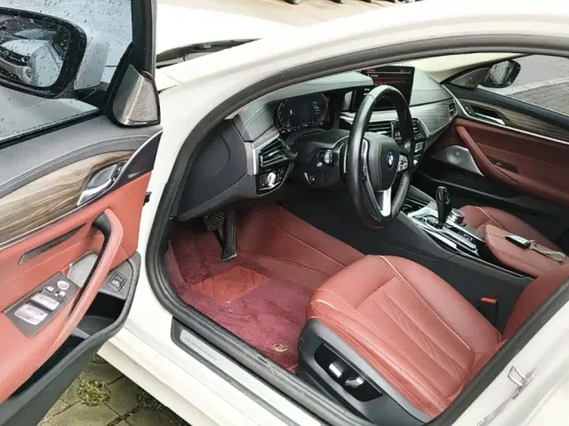 BMW 5 Series — Фото автомобиля 11