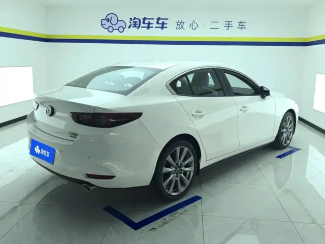 Mazda Axela — Фото автомобиля 3