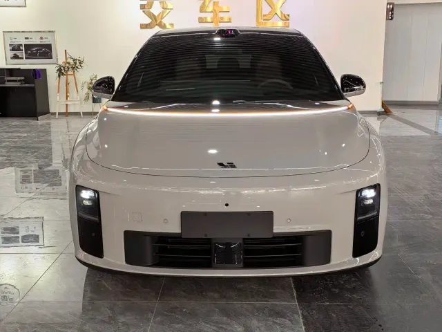 Li Auto i6 — Фото автомобиля 2