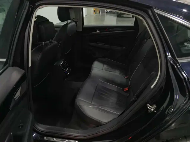 Volkswagen Passat — Фото автомобиля 15
