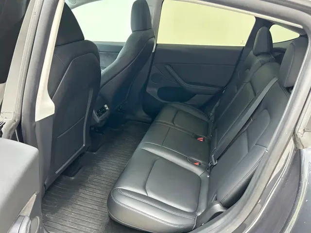 Tesla Model Y — Фото автомобиля 6