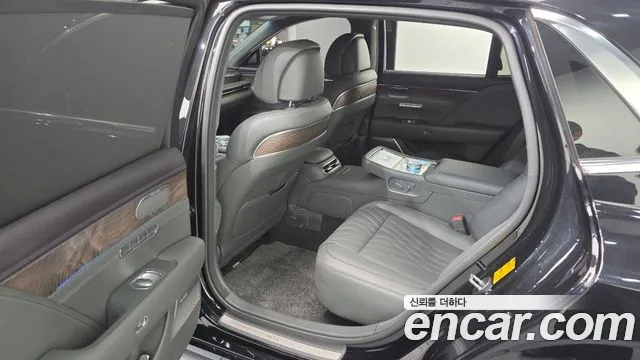 Genesis G90 Бензин 3.5 Turbo e-S/C AWD — Фото автомобиля 11
